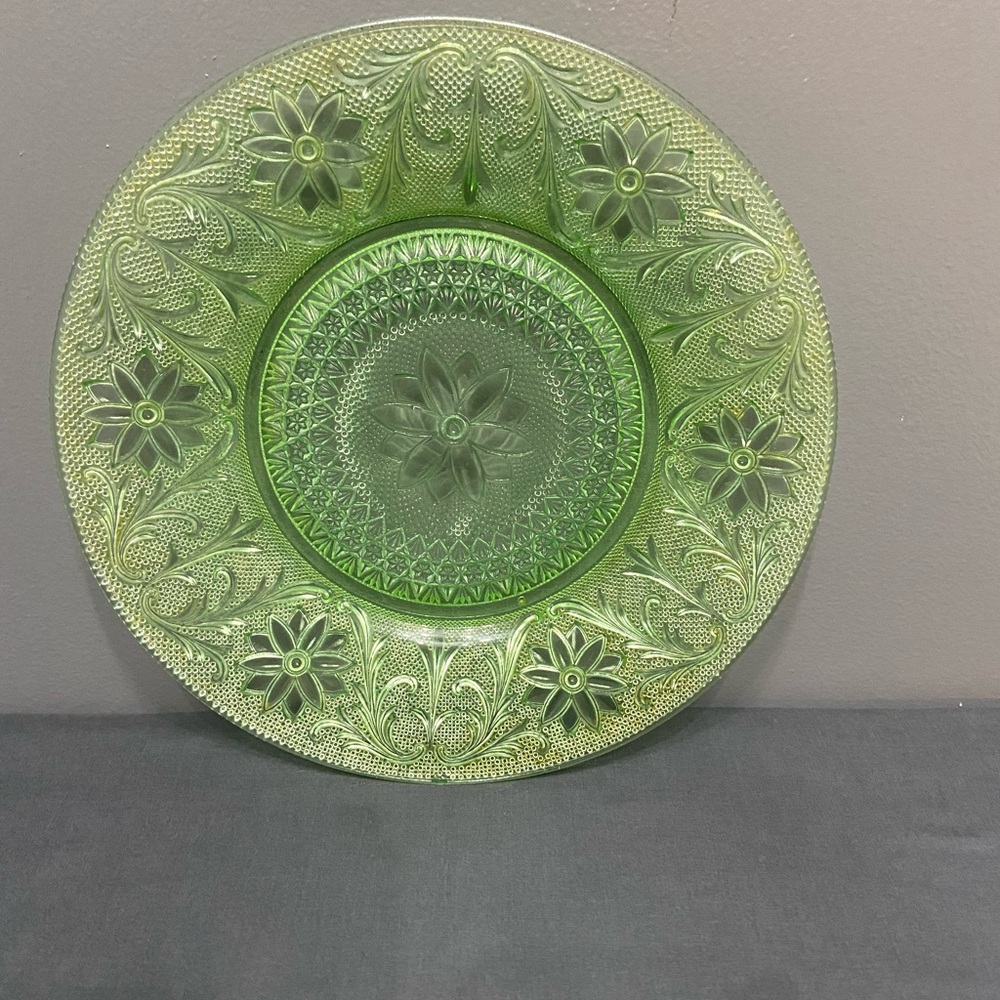 Vintage Uranium Tiara INDIANA GLASS Chantilly Green 10" Dinner Plate Replacement - Picture 3 of 17